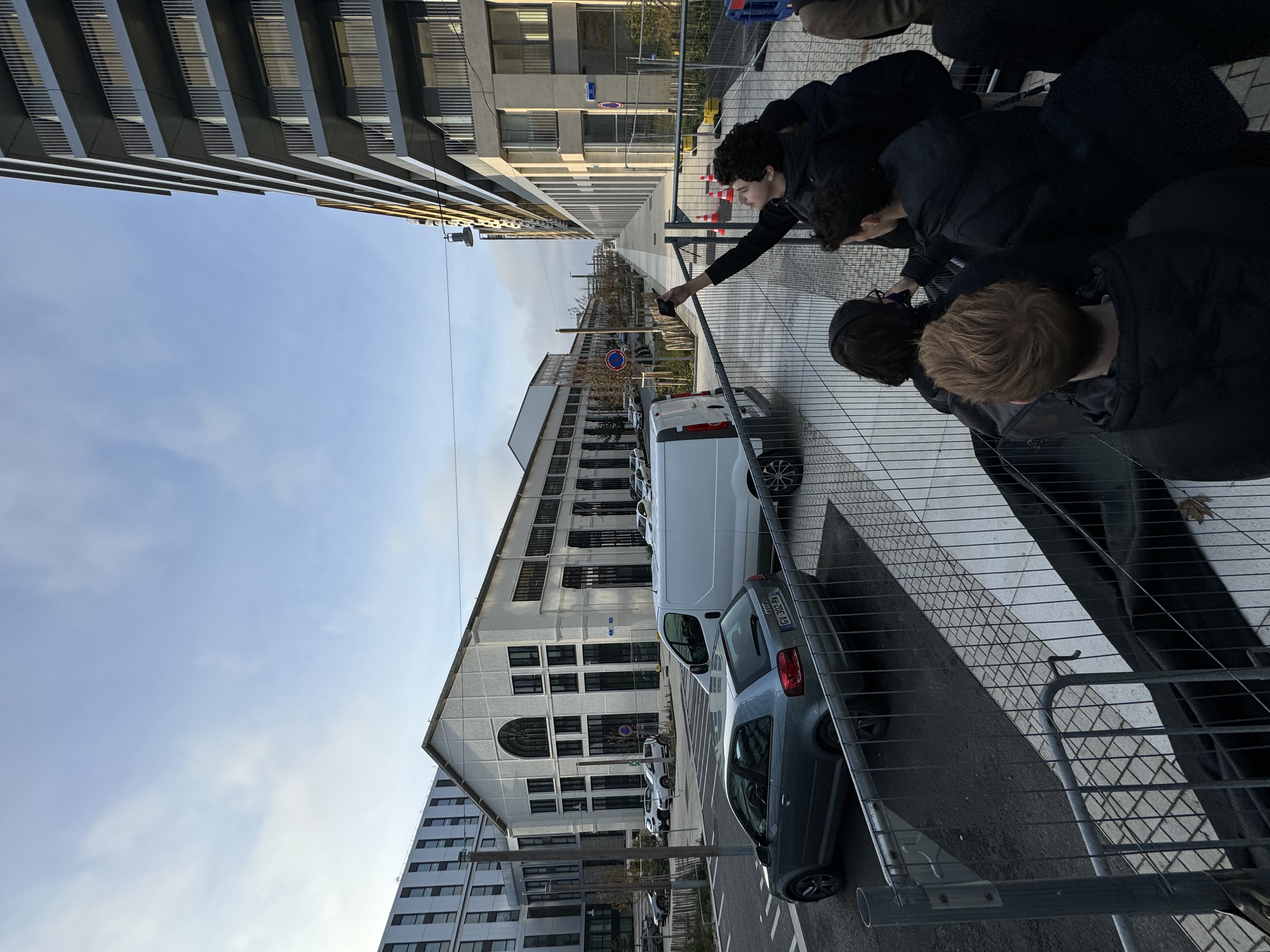 Vue sur une infrastructure historique et urbaine